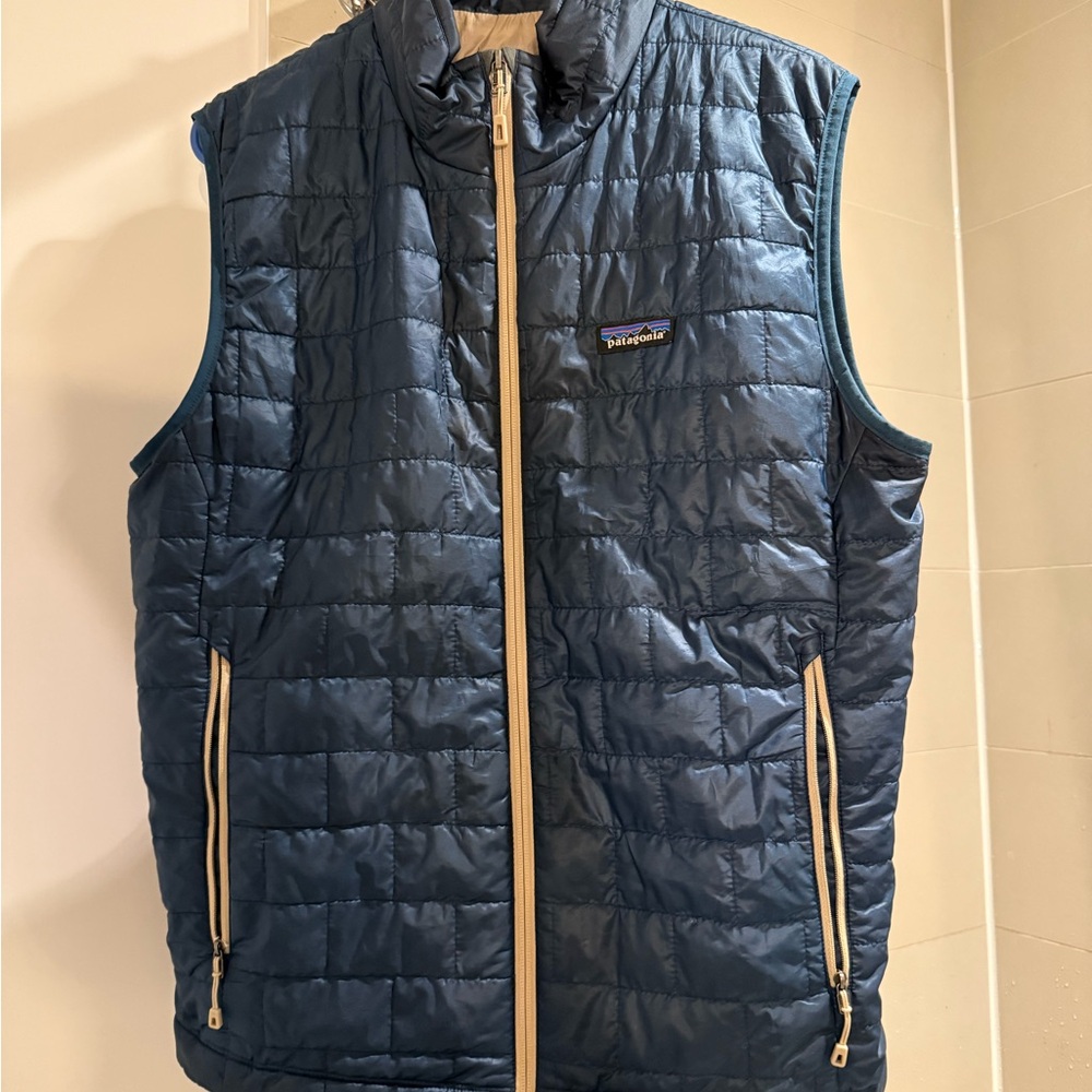 Patagonia Men's Blue Quilted Vest